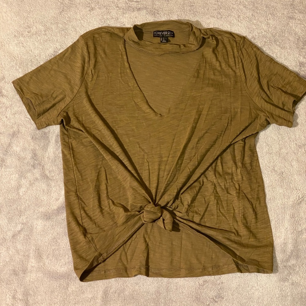 3/30🎉🎉V-neck Collar Tee